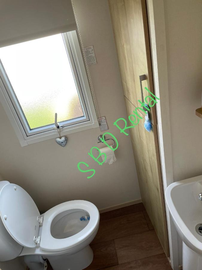 Summer Breeze Deluxe Caravan Rental Saint Osyth Esterno foto