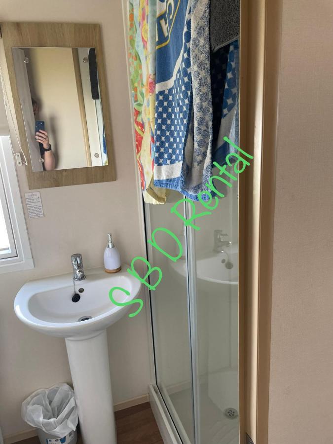 Summer Breeze Deluxe Caravan Rental Saint Osyth Esterno foto