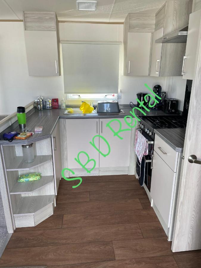 Summer Breeze Deluxe Caravan Rental Saint Osyth Esterno foto