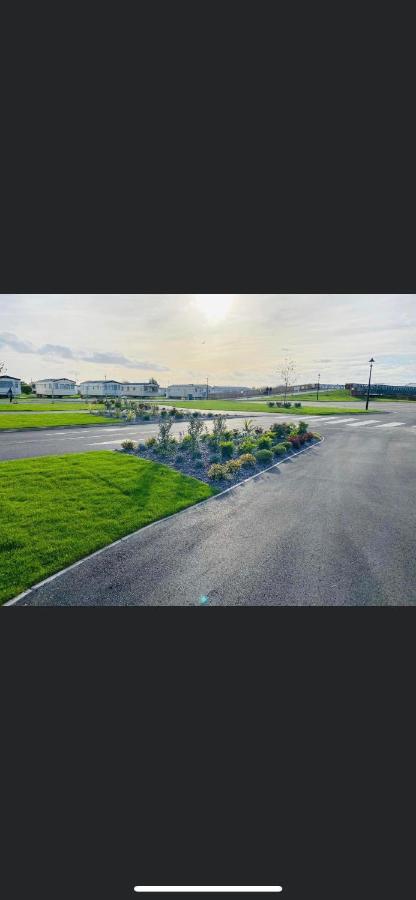 Summer Breeze Deluxe Caravan Rental Saint Osyth Esterno foto
