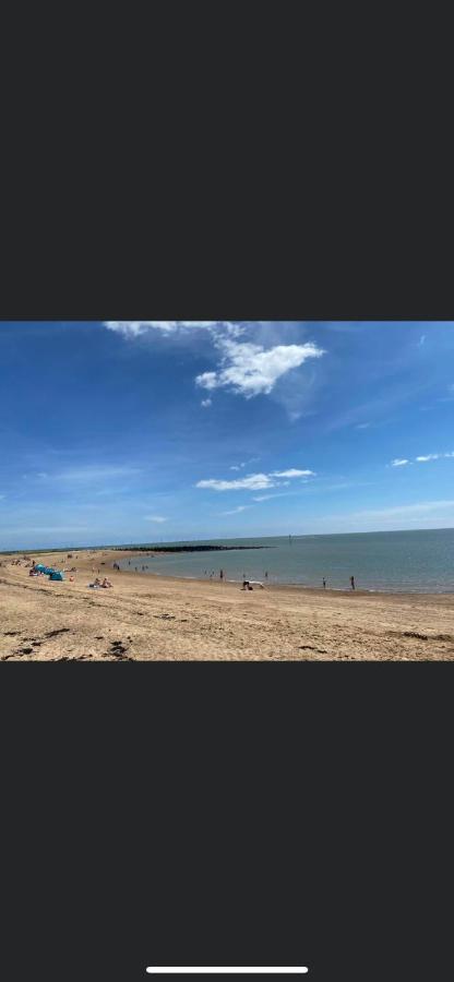 Summer Breeze Deluxe Caravan Rental Saint Osyth Esterno foto